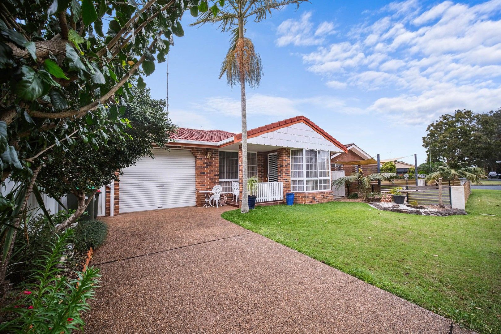 3 bedrooms House in 18 Elizabeth Parade FORSTER NSW, 2428