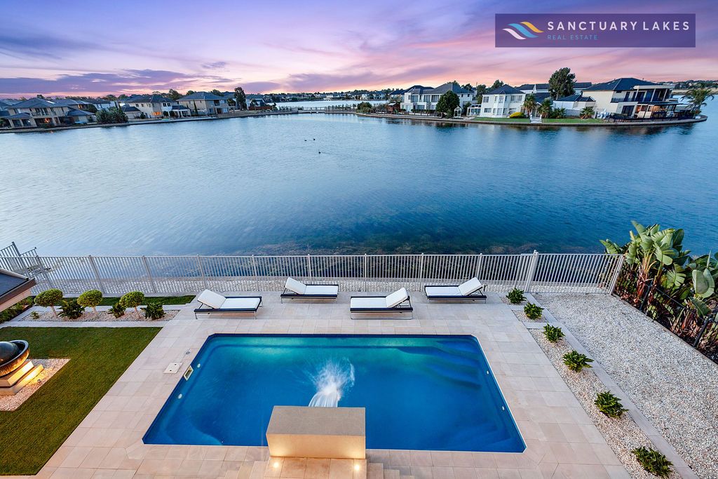 11 Pelican Point Road, Sanctuary Lakes VIC 3030, Image 1