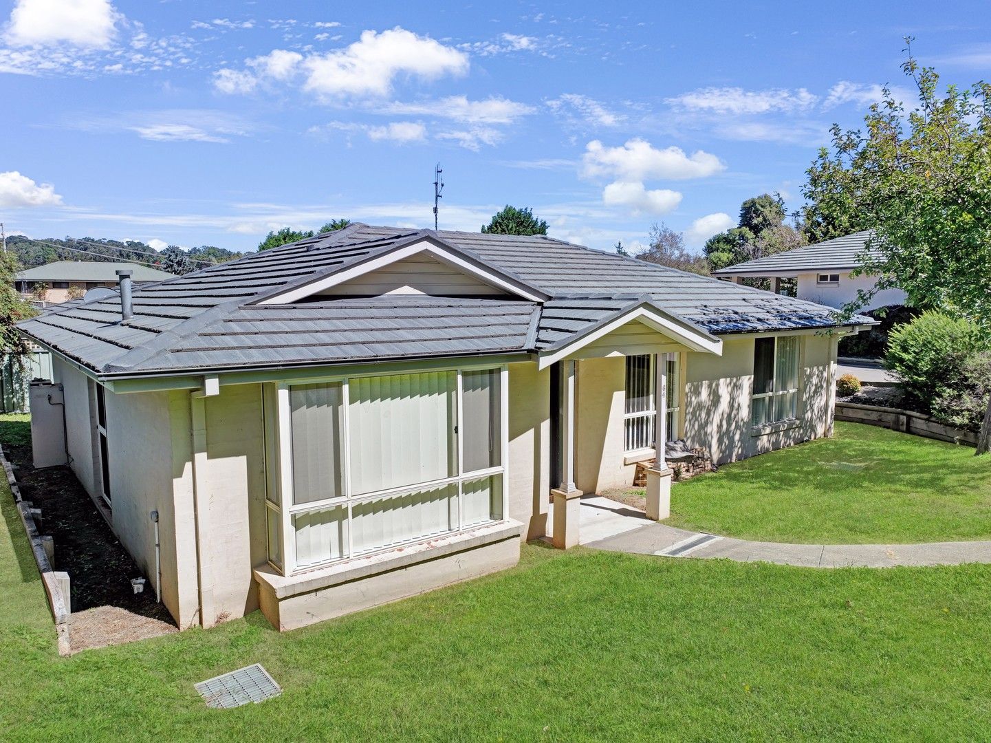 Unit 2/66-70 Queen Street, Oberon NSW 2787, Image 0