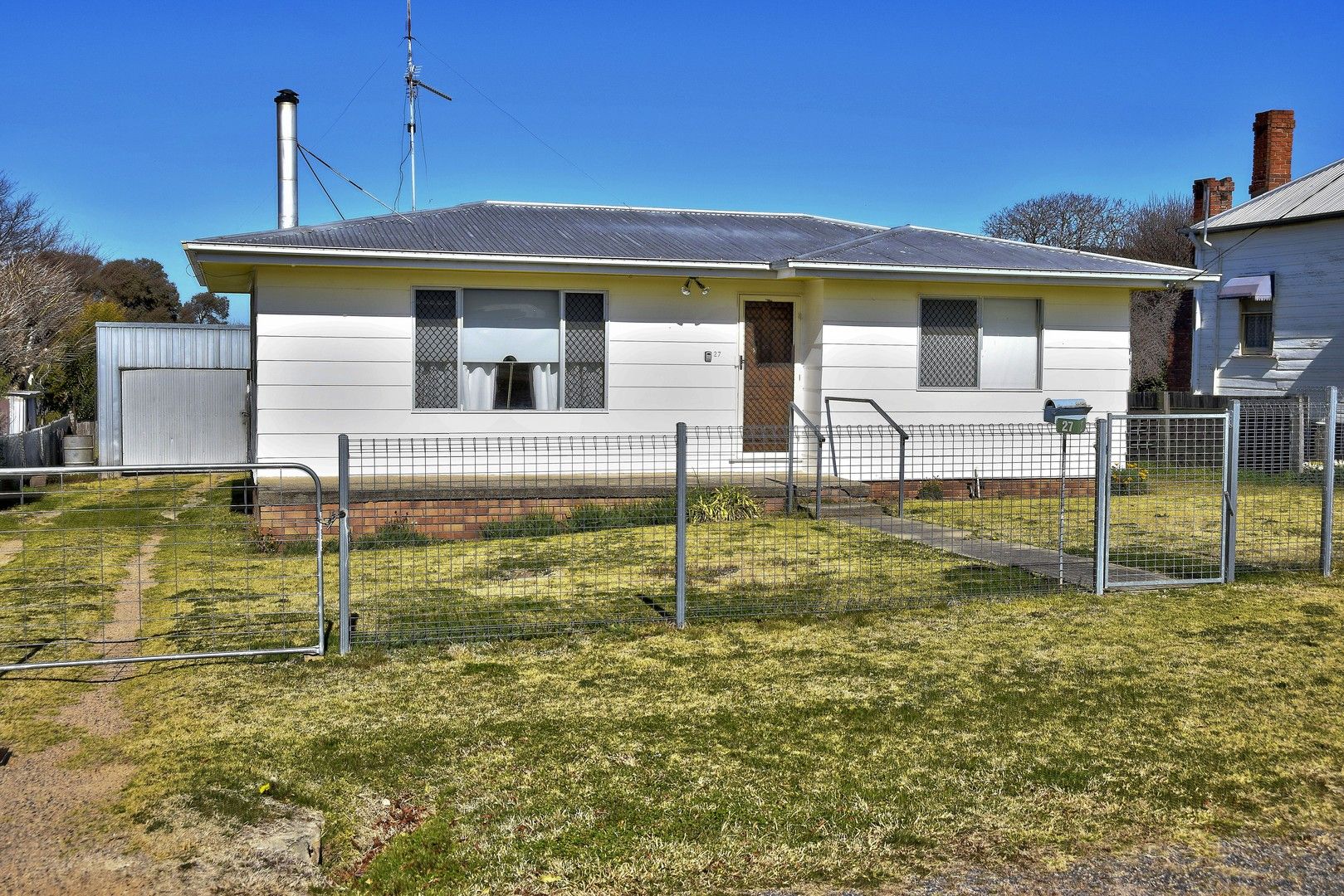 27 Railway Street, Tenterfield NSW 2372 Domain