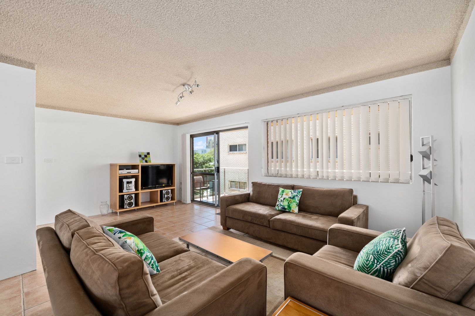 2/98 Esplanade, Golden Beach QLD 4551, Image 2