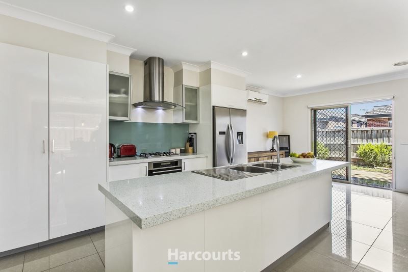 31 Paxford Drive, Cranbourne North VIC 3977, Image 1