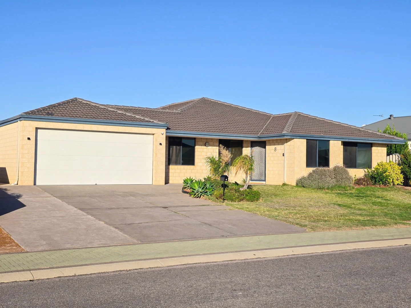 8 Brittania Parade, Wandina WA 6530