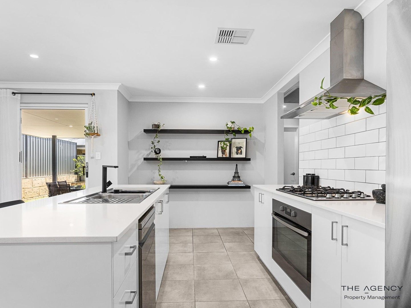 4 bedrooms House in 8 Paignton Avenue WELLARD WA, 6170