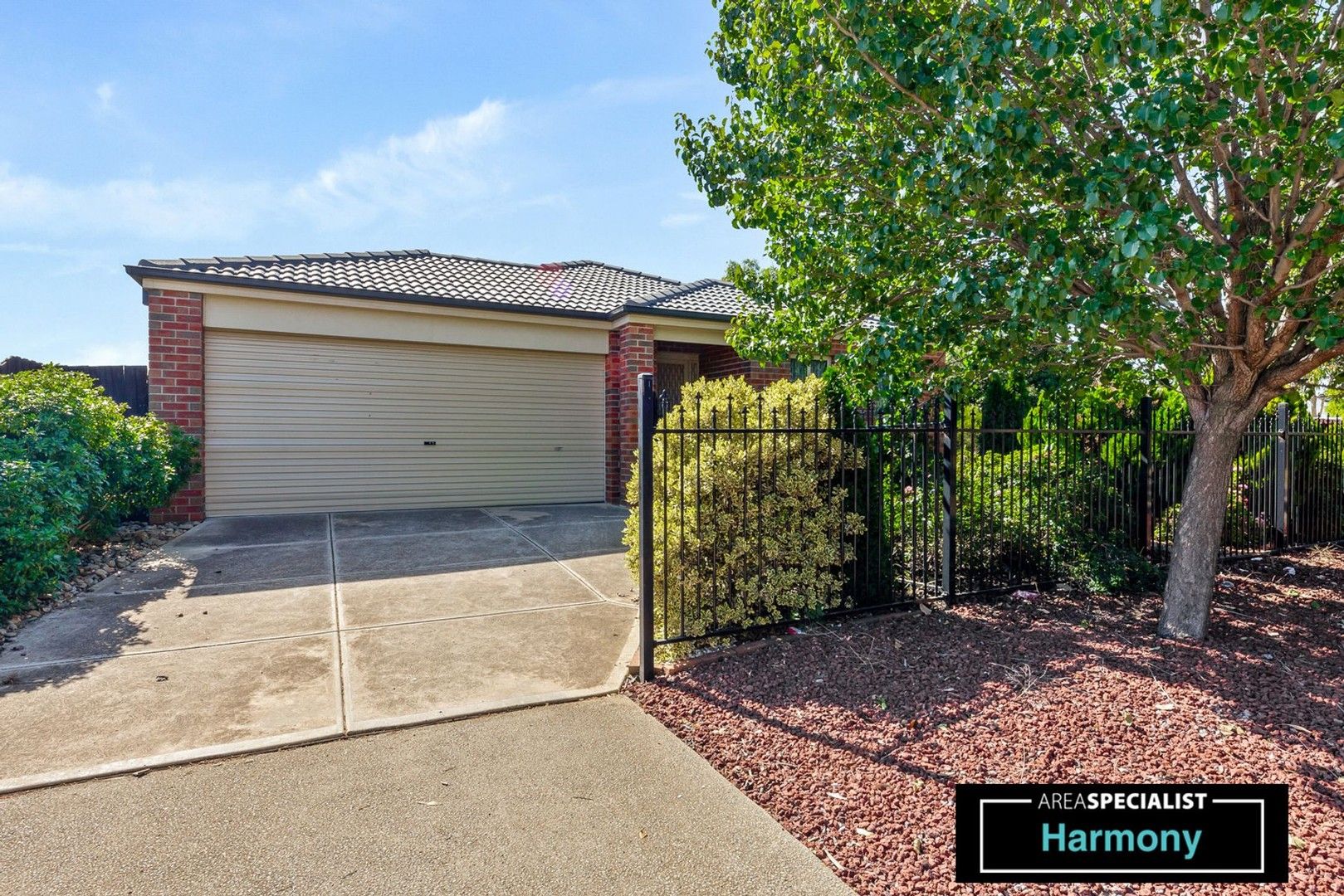 3 bedrooms House in 17 Domain Way TAYLORS HILL VIC, 3037