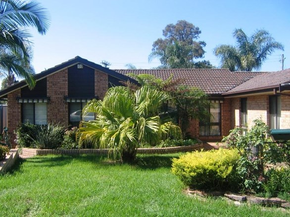 13 Sandown Close, Casula NSW 2170