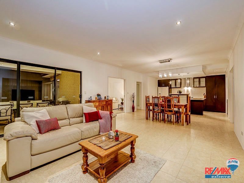 194 Lagoon Drive, Yanchep WA 6035, Image 2