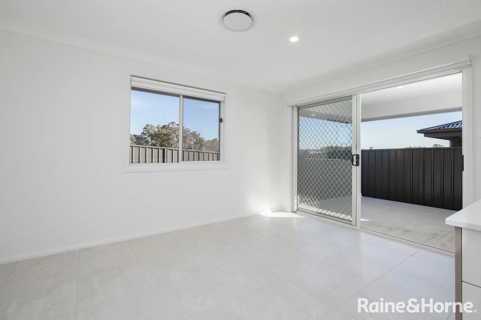 House in Lochinvar - View 5