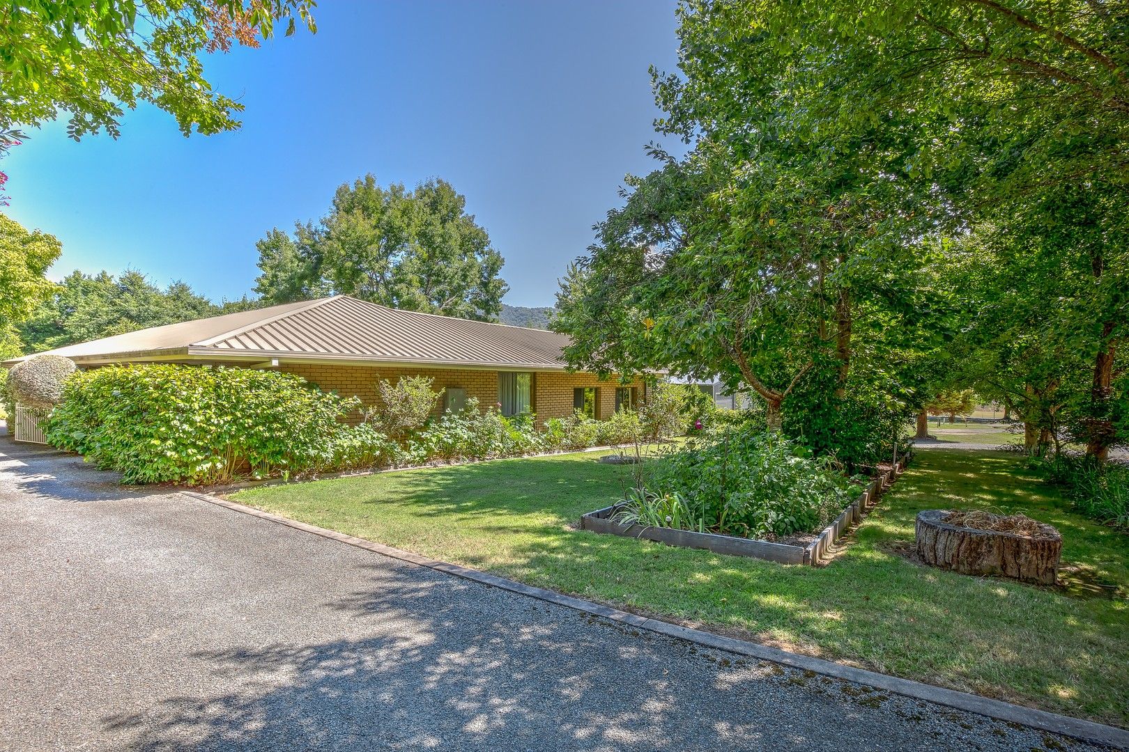 1 Houghs Lane, Bright VIC 3741 Domain