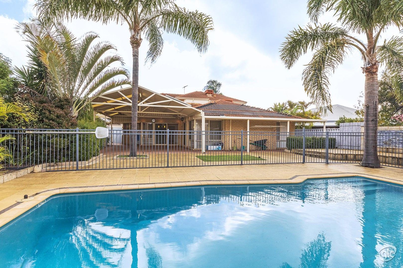 4 bedrooms House in 6 Mirabeau Mews BIBRA LAKE WA, 6163