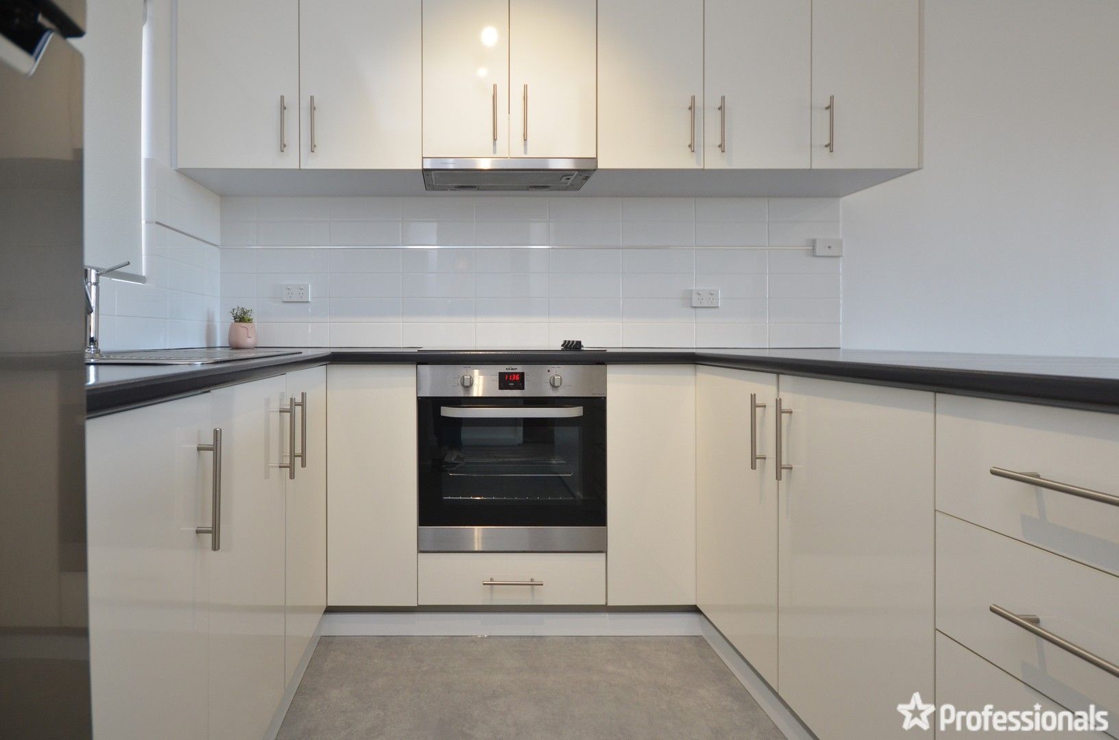2 bedrooms Apartment / Unit / Flat in 13/12 Mcmaster Street VICTORIA PARK WA, 6100