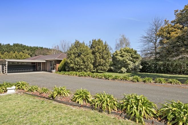 Picture of 14 Redwood Court, ROMSEY VIC 3434