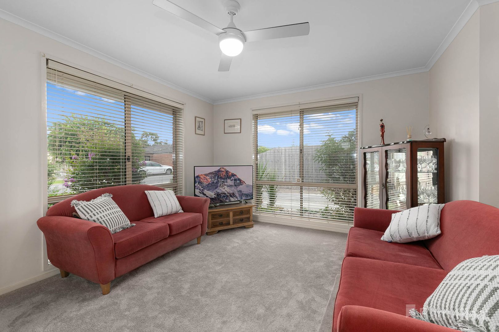 1/6 Osborn Grove, Pakenham VIC 3810, Image 2