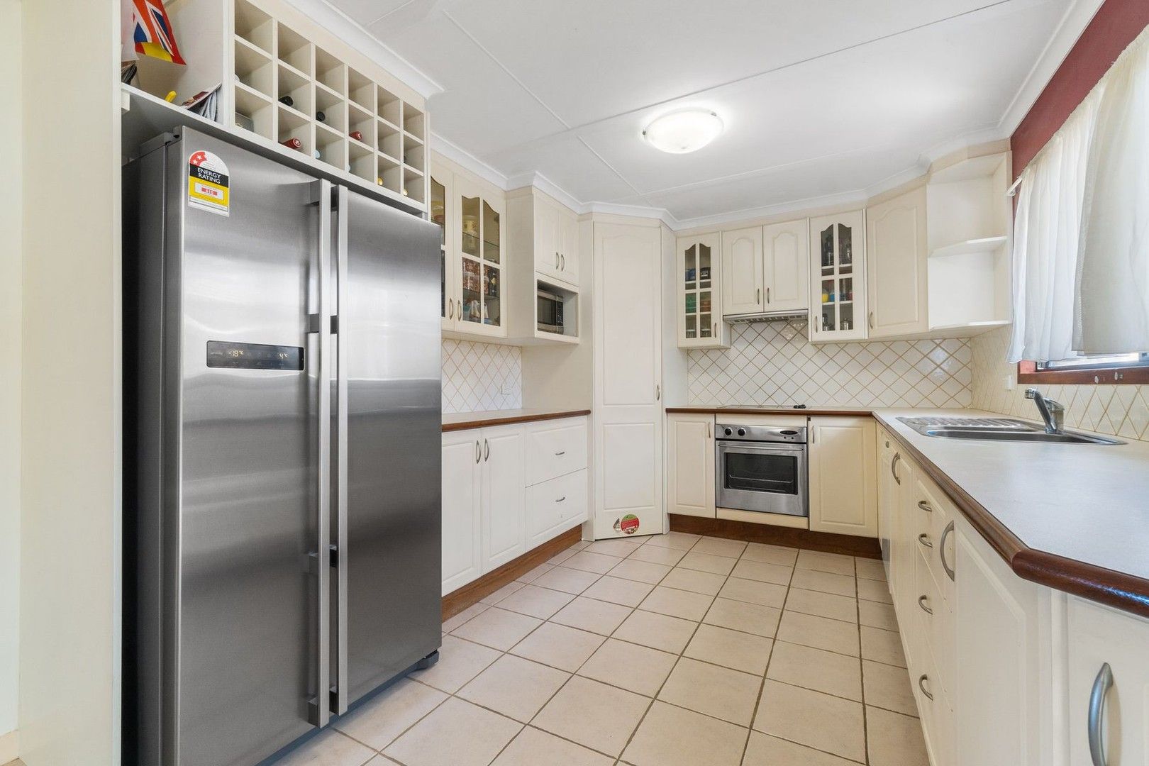 4 bedrooms House in 1 Princeton Court THORNLIE WA, 6108