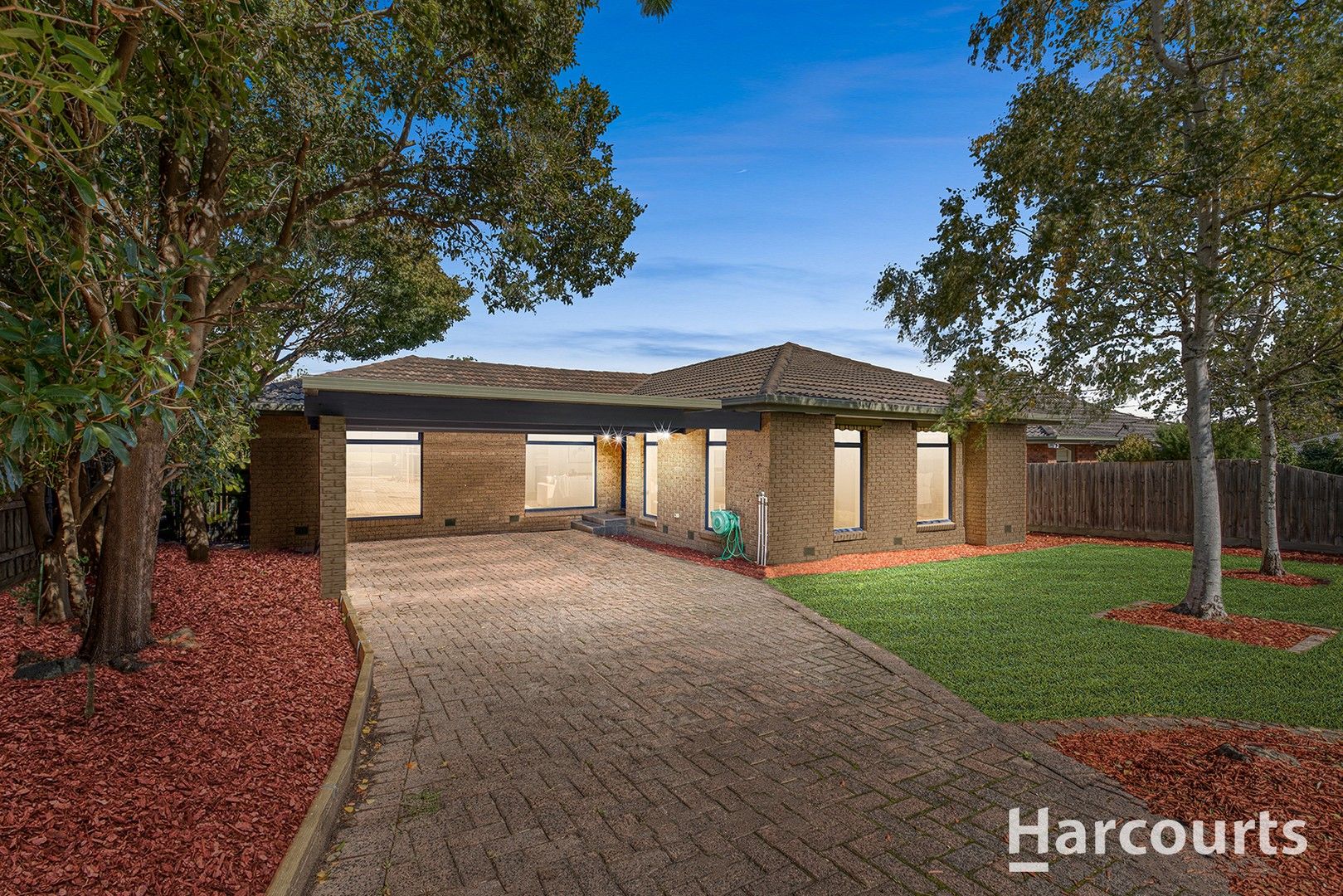 4 bedrooms House in 8 Minchinbury Drive VERMONT SOUTH VIC, 3133