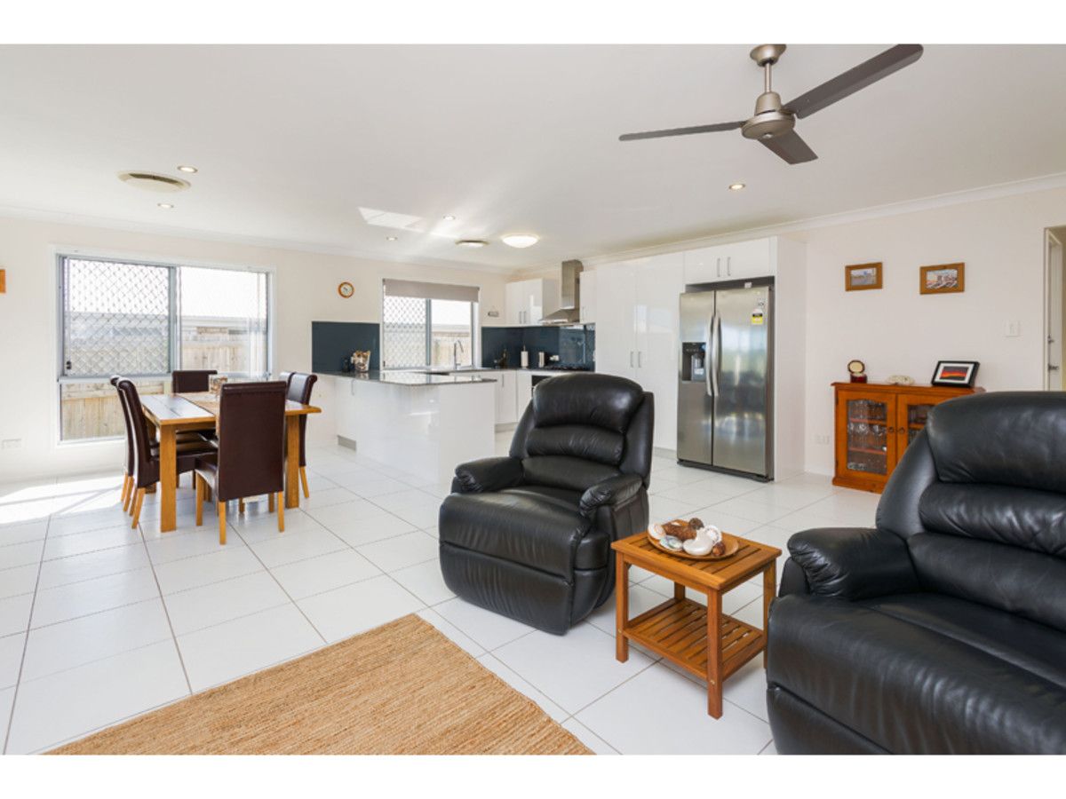 90 Aldgate Crescent, Pacific Pines QLD 4211, Image 2