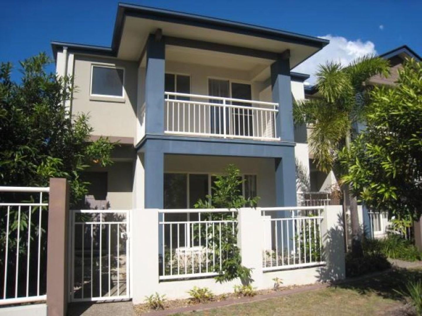 3 bedrooms Villa in 8/13 Mapleton Circuit VARSITY LAKES QLD, 4227