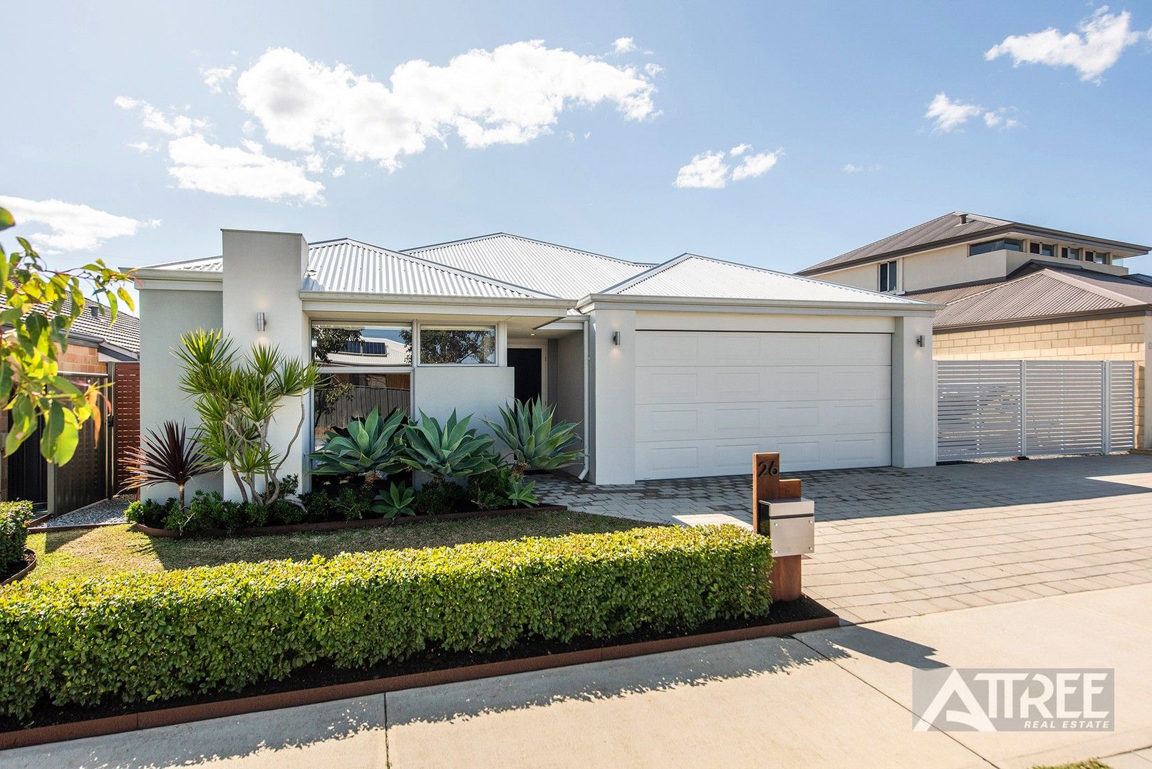 4 bedrooms House in 26 Albavale Road PIARA WATERS WA, 6112