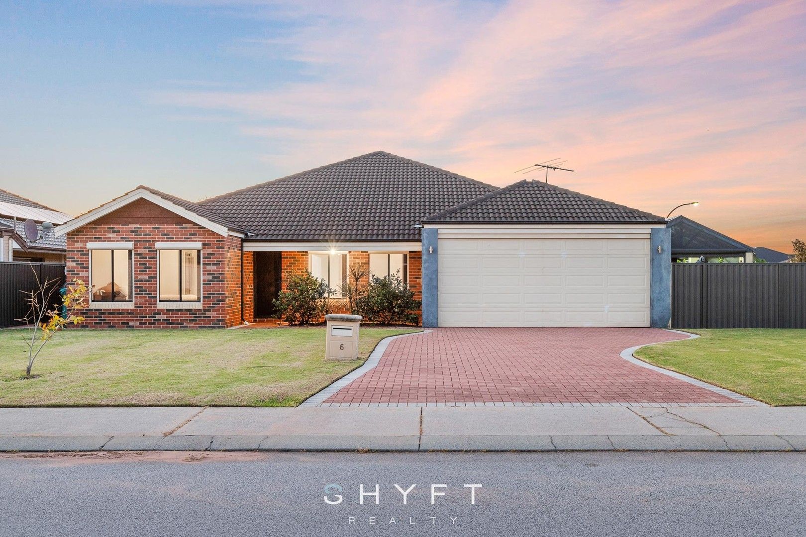 4 bedrooms House in 6 Burgos Link SEVILLE GROVE WA, 6112