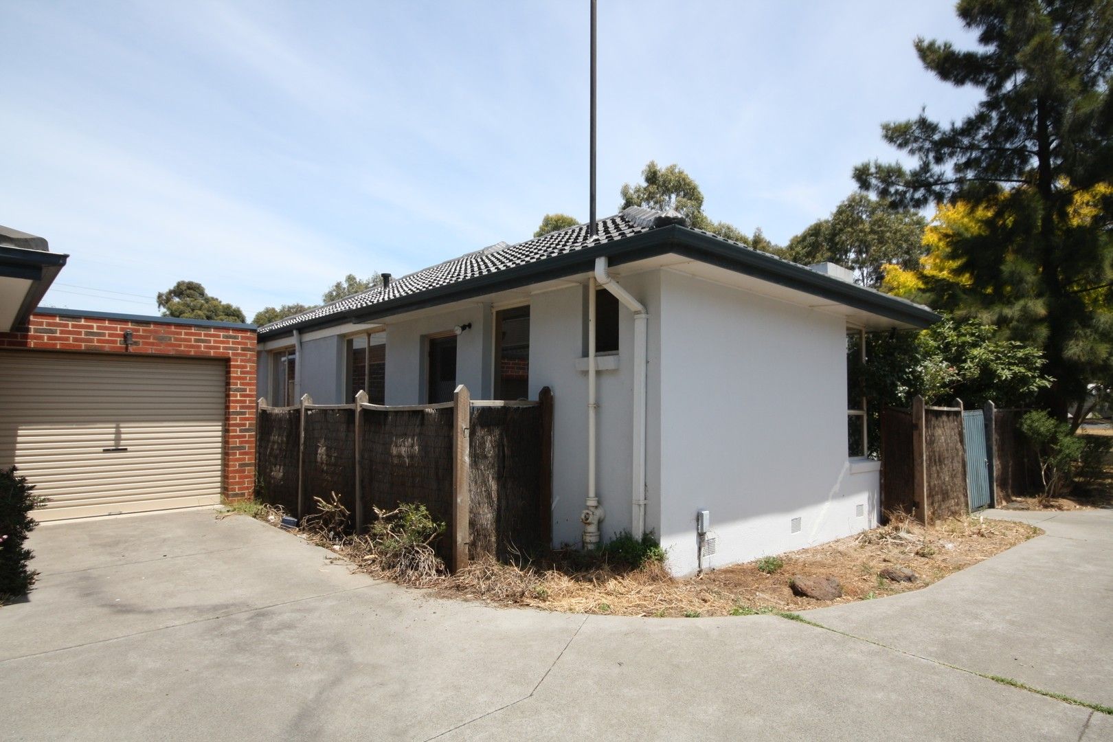 4 bedrooms Apartment / Unit / Flat in 4/766-768 Springvale Road MULGRAVE VIC, 3170