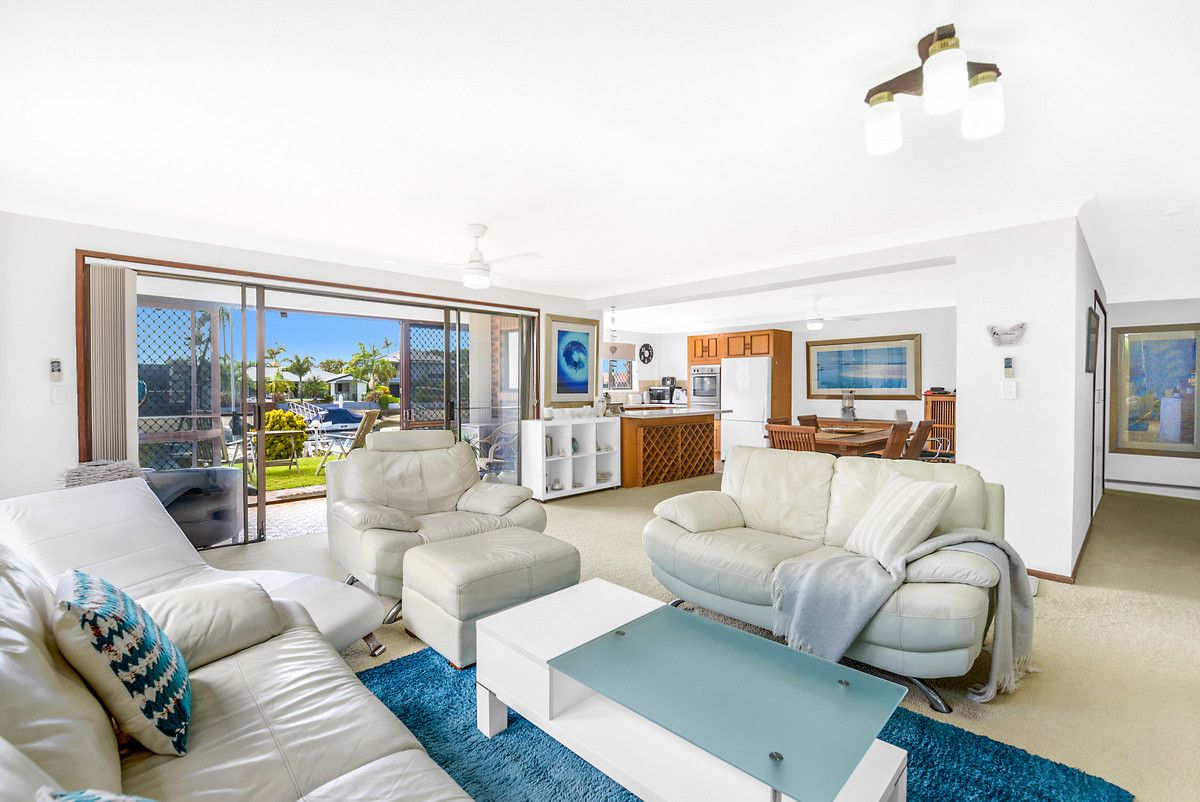 1/109 Bayview Street, Runaway Bay QLD 4216, Image 2