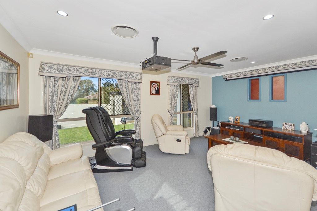 9 Gippsland Drive, Helensvale QLD 4212, Image 2