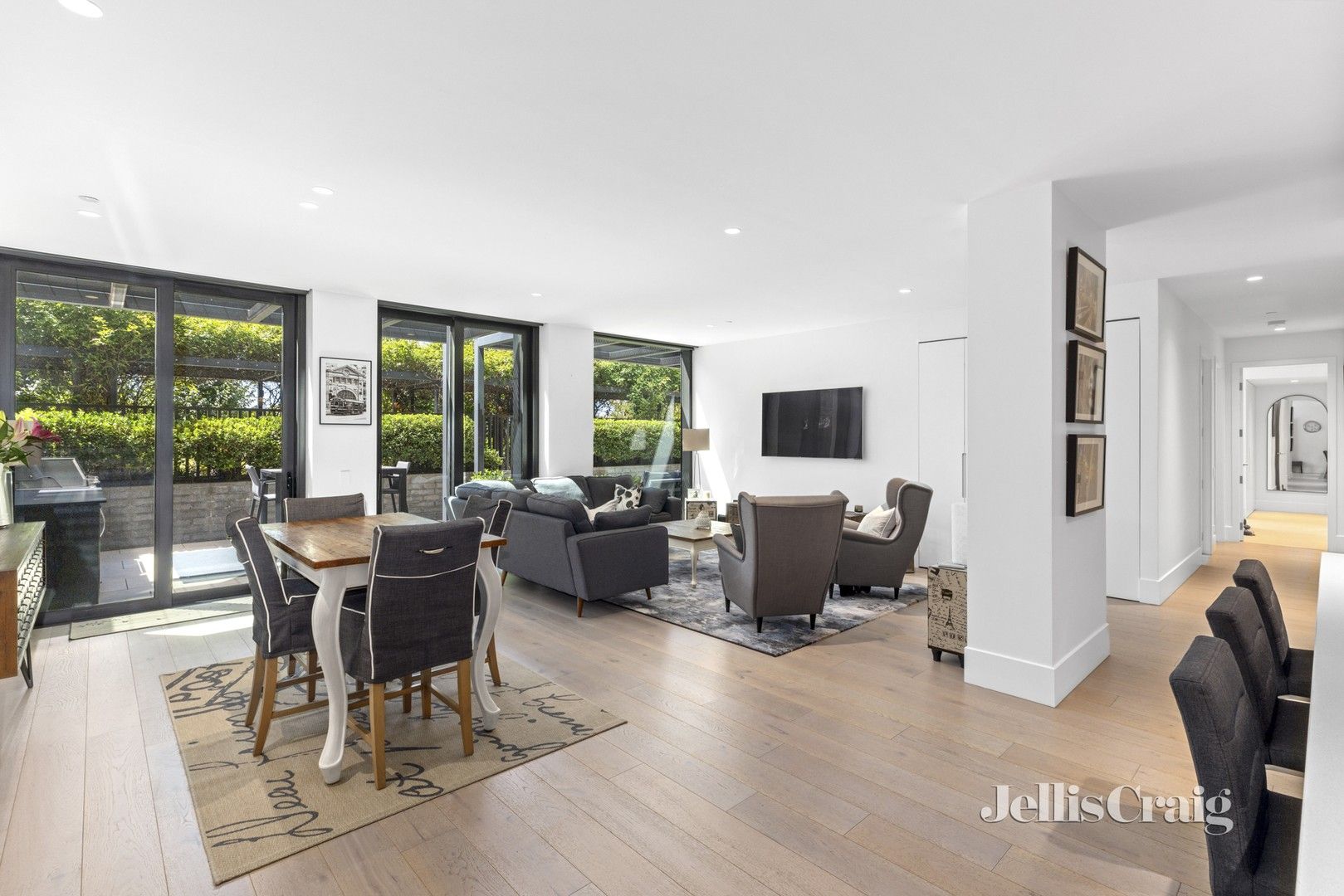 3 bedrooms Apartment / Unit / Flat in 405/182 Wellington Parade EAST MELBOURNE VIC, 3002