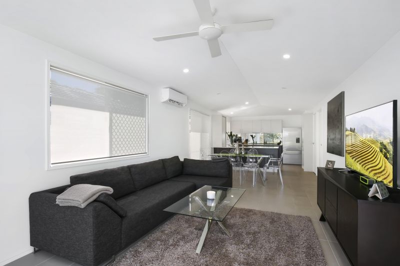 2 bedrooms Duplex in 1/15 Muscovey Avenue PARADISE POINT QLD, 4216