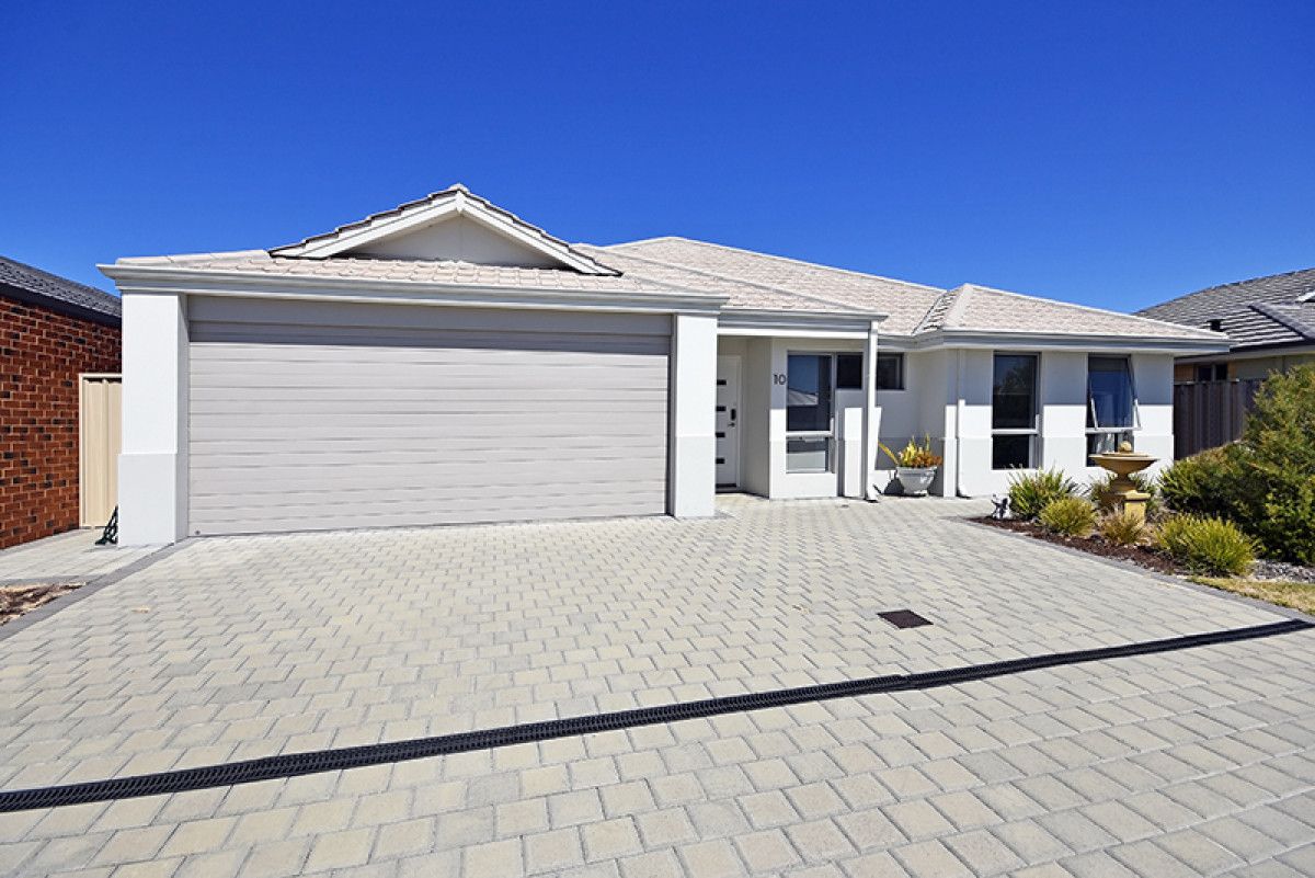 4 bedrooms House in 10 Catlidge Street ELLENBROOK WA, 6069