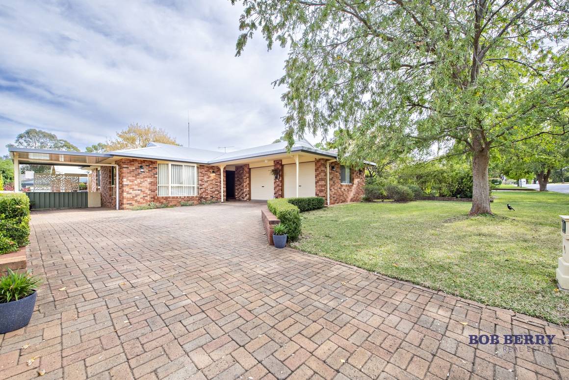Picture of 13 Langford Drive, DUBBO NSW 2830