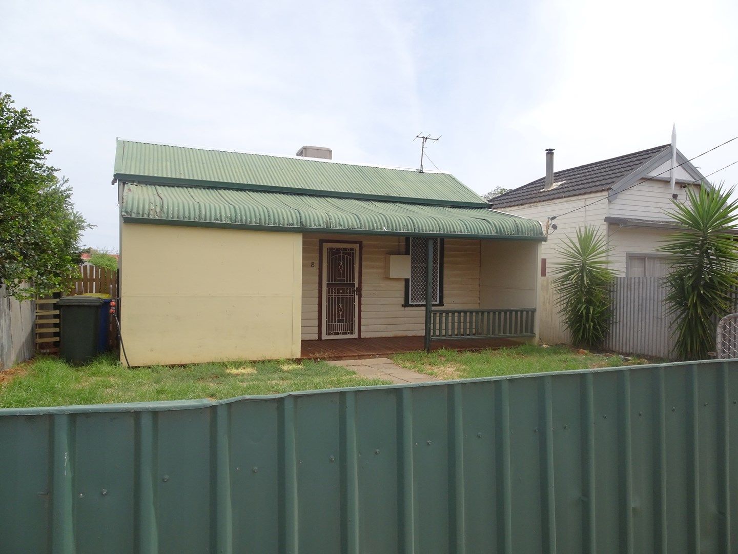 3 bedrooms House in 8 President Street KALGOORLIE WA, 6430