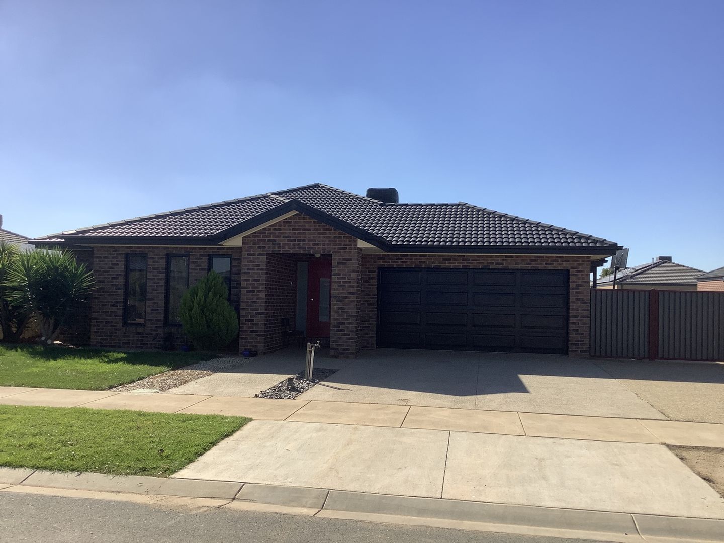 10 Hillsborough Avenue, Shepparton Property History & Address