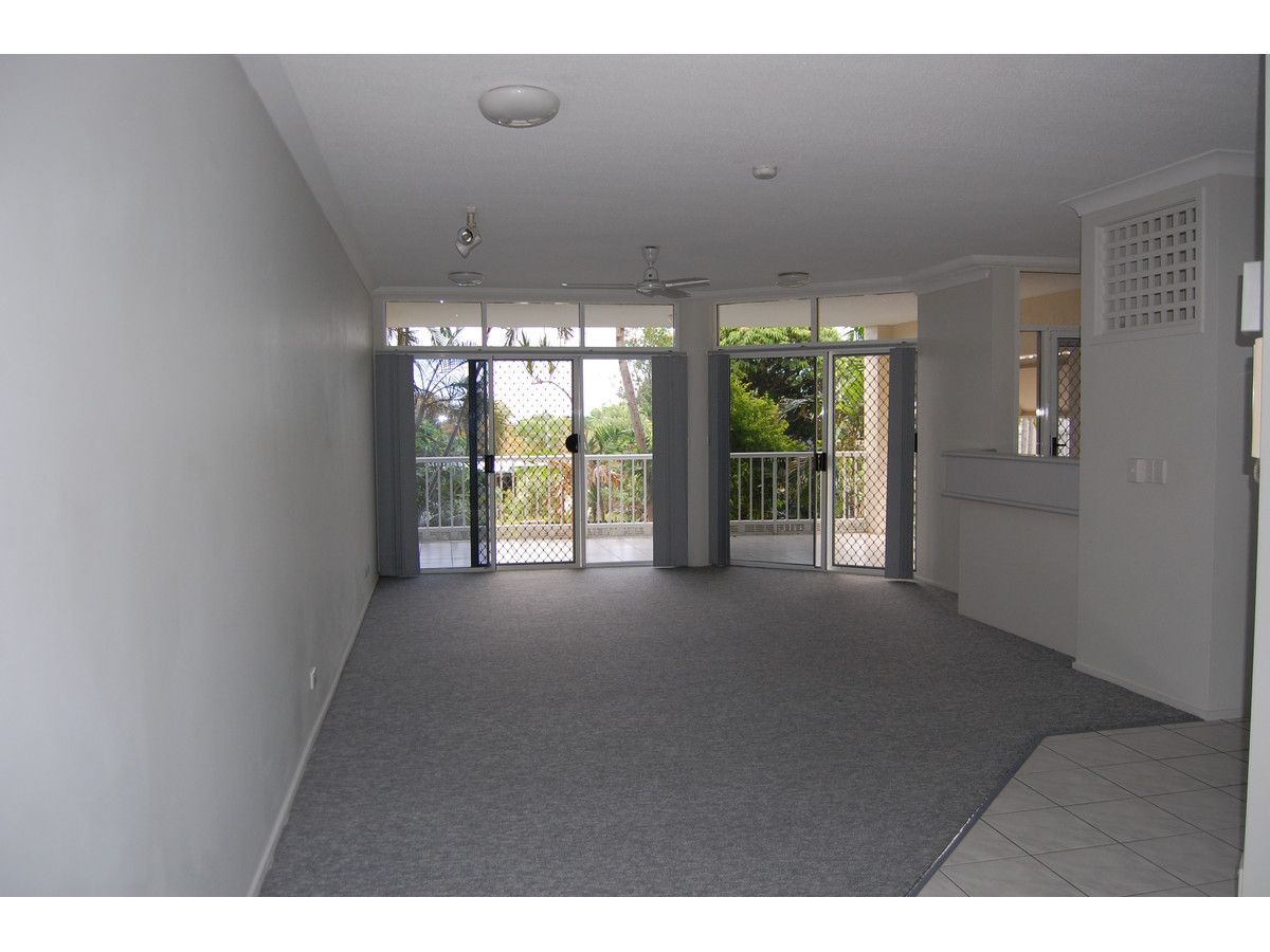 2/377 Stanley Street West, North Ward QLD 4810, Image 1