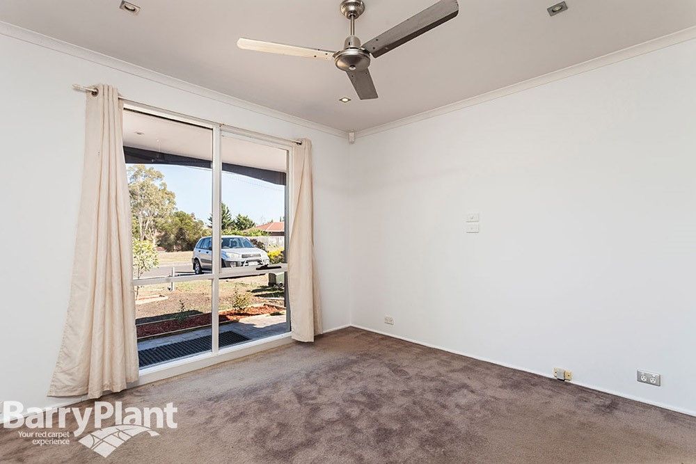 1/3 Rosscommon Place, Seabrook VIC 3028, Image 2