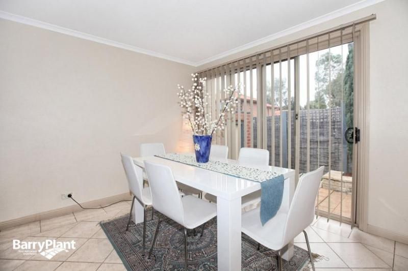 2/2-8 Knight Crescent, ROXBURGH PARK VIC 3064, Image 2