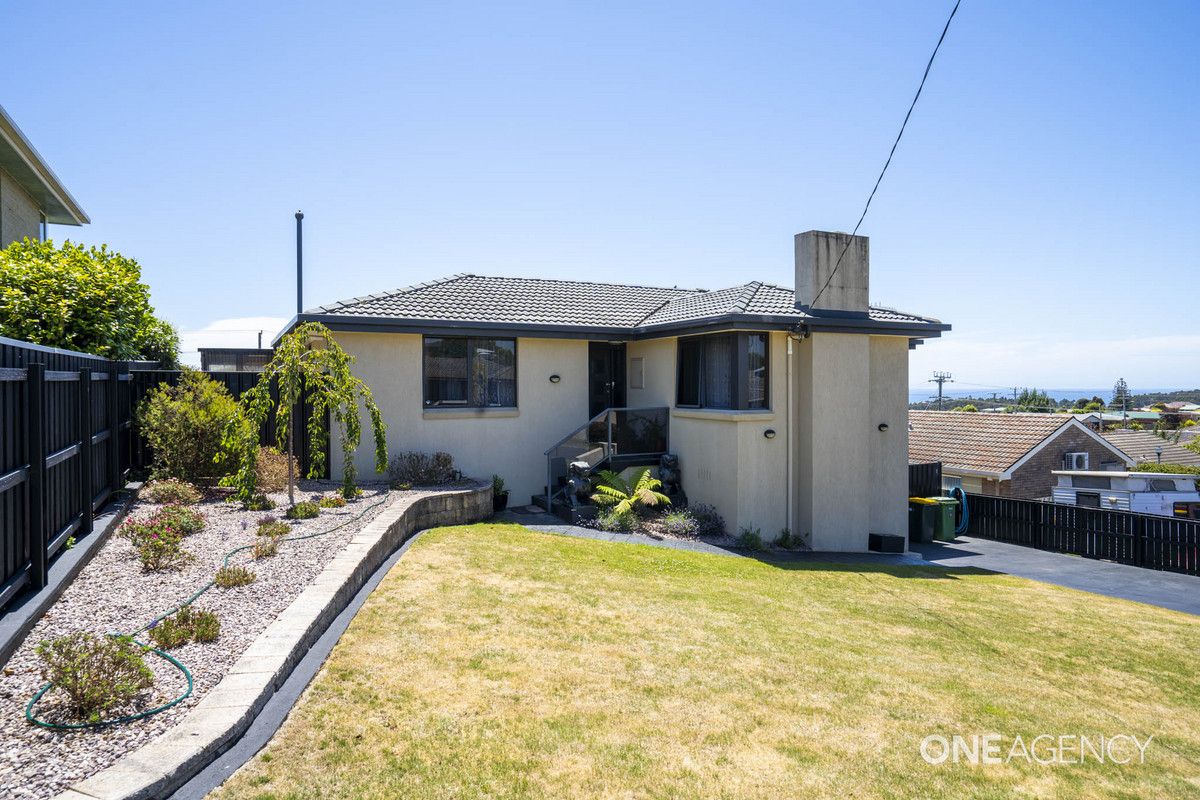 3 bedrooms House in 11 Crowe Street UPPER BURNIE TAS, 7320