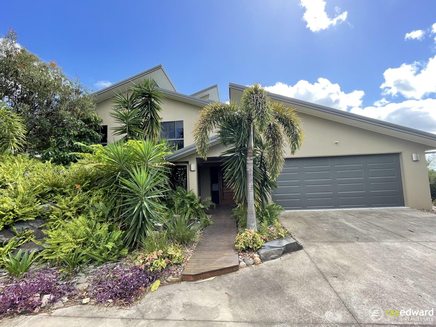 5 bedrooms House in Jasmine Court DUNDOWRAN BEACH QLD, 4655