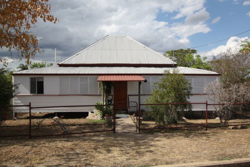 4 Rainbow Road, Charters Towers City QLD 4820