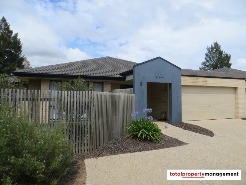 4 bedrooms Townhouse in 9/121 Streeton Drive STIRLING ACT, 2611