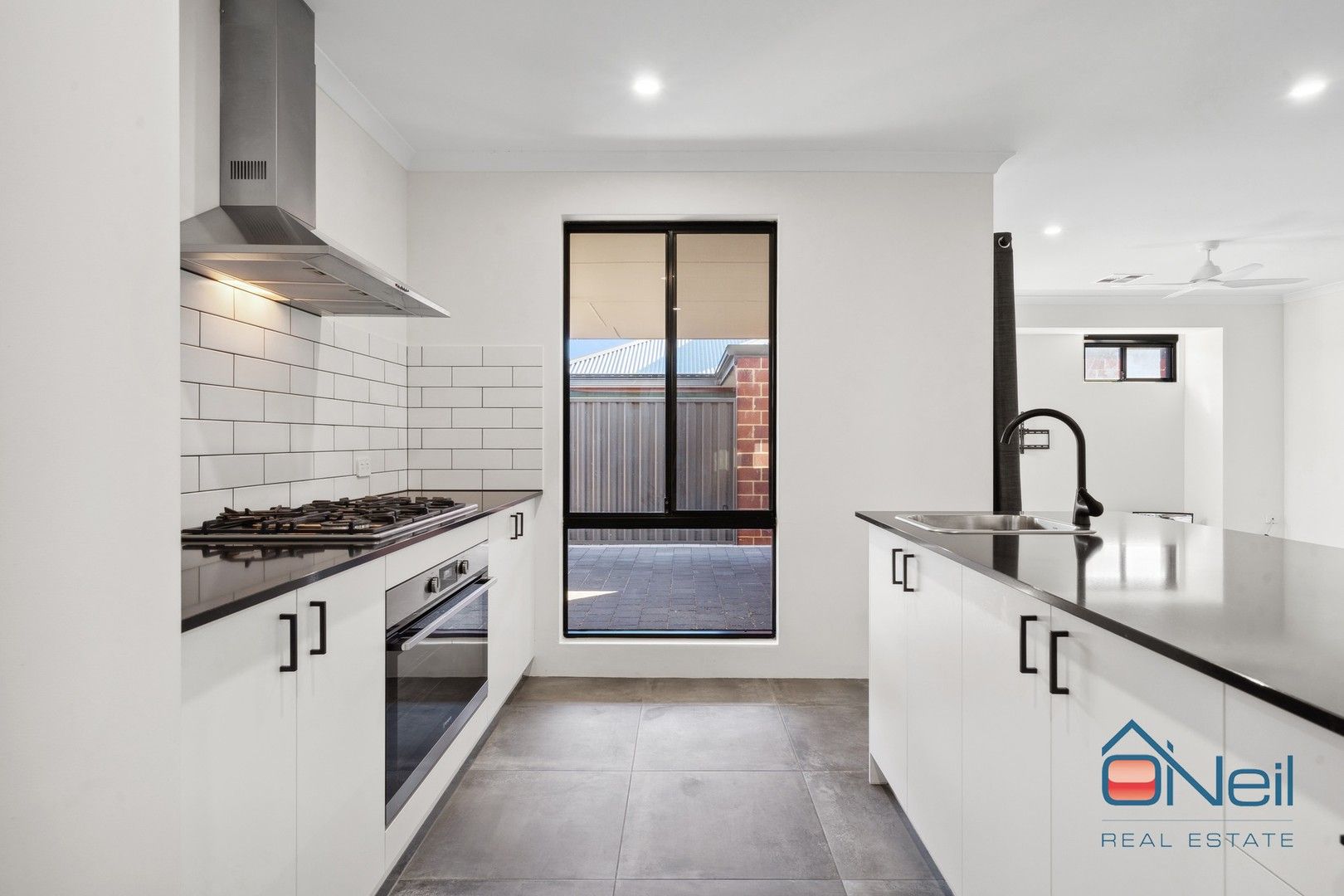 4 bedrooms House in 31 Quadrant Parkway BYFORD WA, 6122