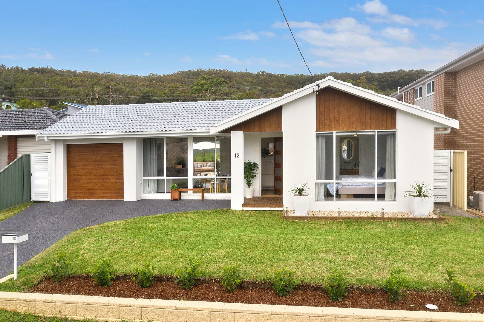 4 bedrooms House in 12 Joan Street FORRESTERS BEACH NSW, 2260