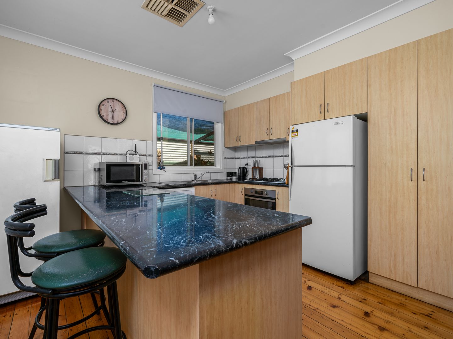 10 Rattray Avenue, Wangaratta VIC 3677, Image 2