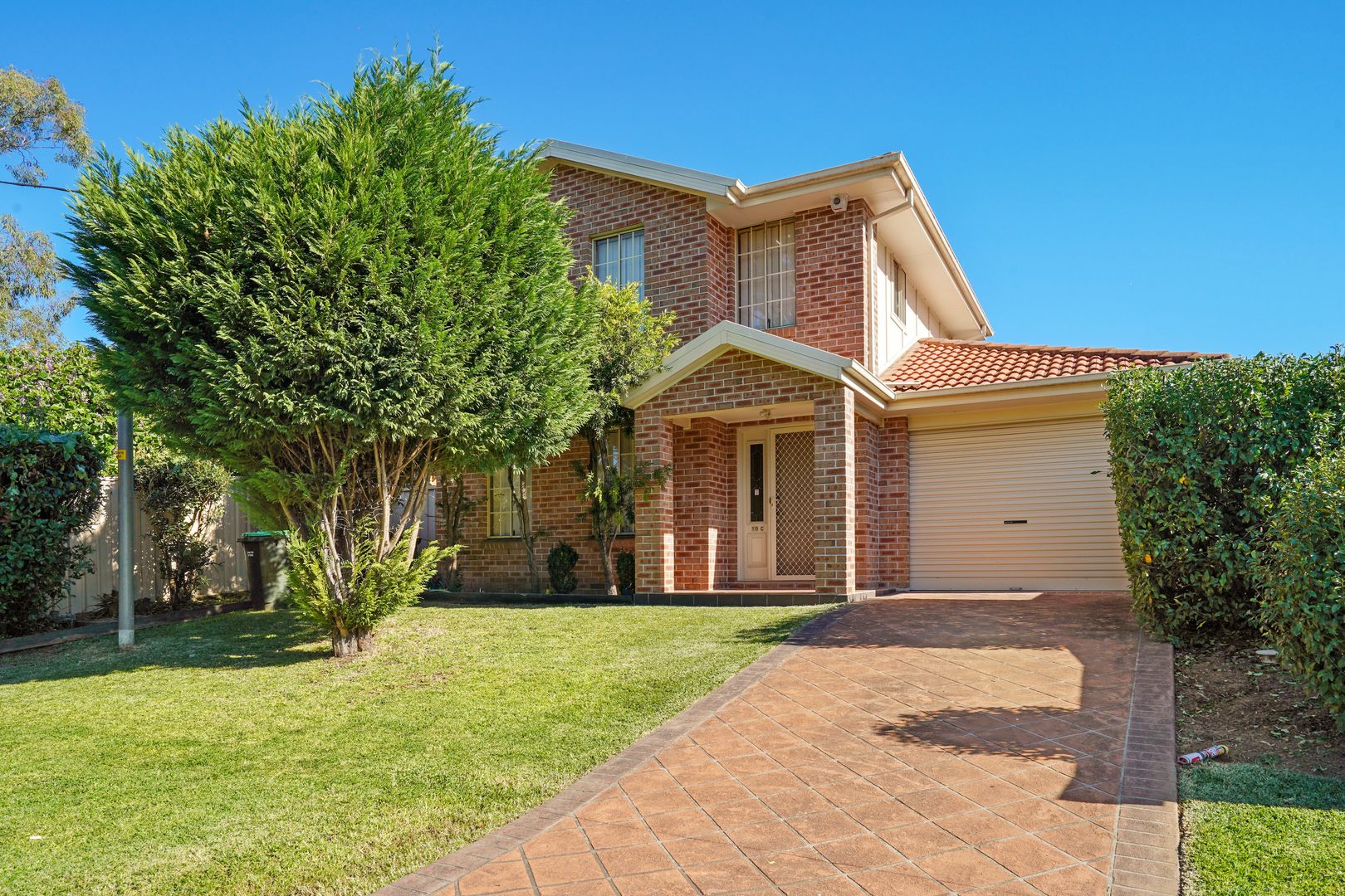 3 bedrooms Duplex in 10c Alexander Cres MACQUARIE FIELDS NSW, 2564