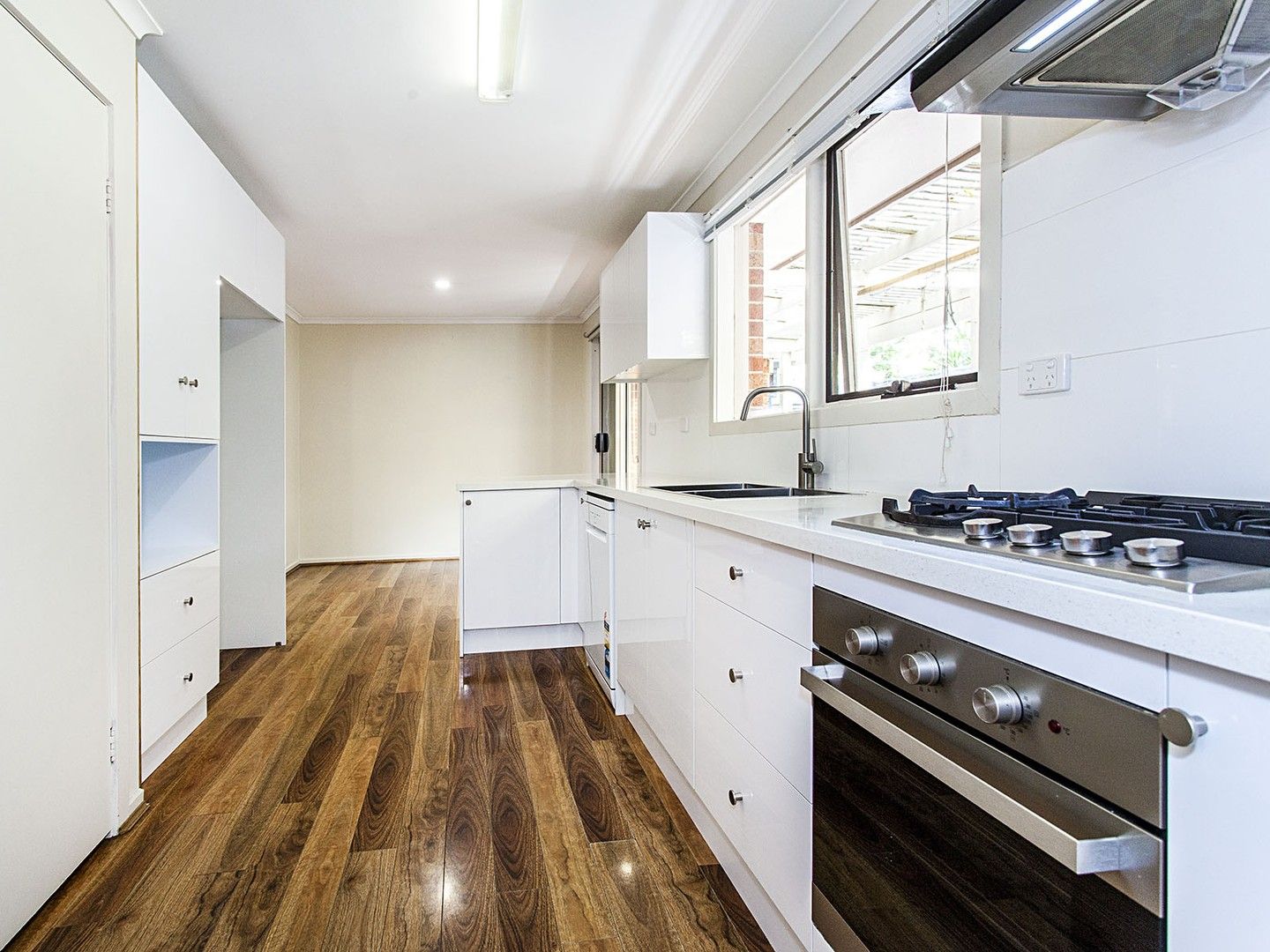 3 bedrooms Apartment / Unit / Flat in 2/228 Springvale Road NUNAWADING VIC, 3131