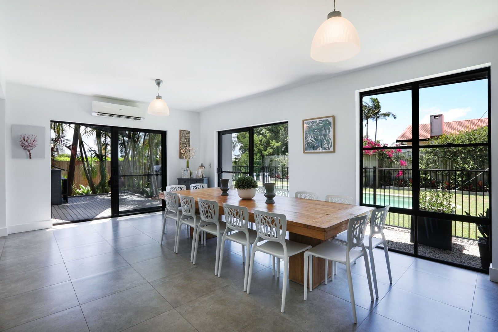 10 Thrush Avenue, Paradise Point Property History & Address Research