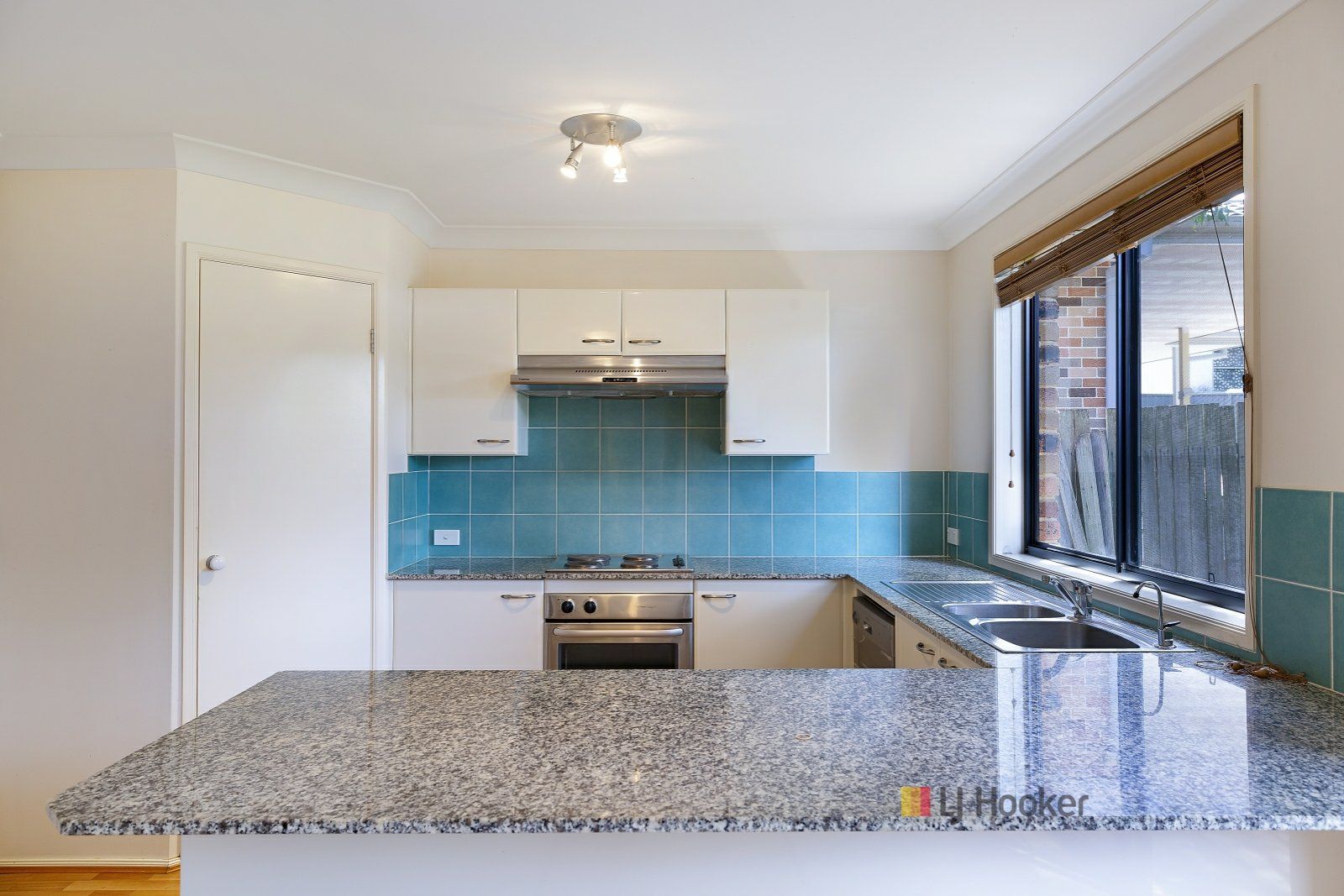 16a Barclay Avenue, Mannering Park NSW 2259, Image 2
