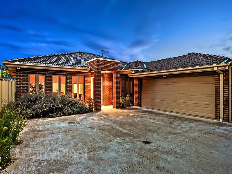 2/110 Biggs Street, St Albans VIC 3021, Image 0