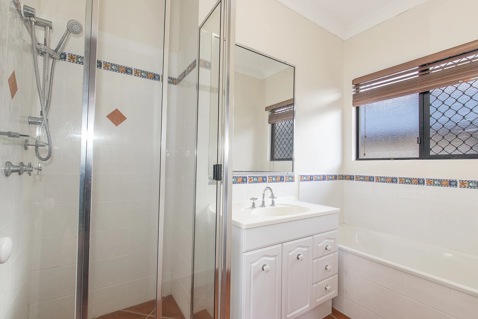 Additional image 5 of 27 Woodlake Avenue, Kirwan QLD 4817