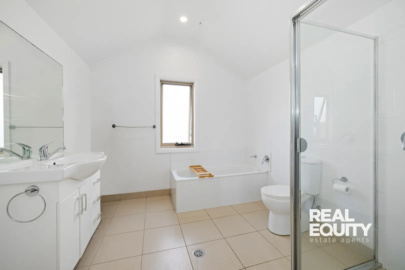 Modern & Extra Spacious Living - Vairāk