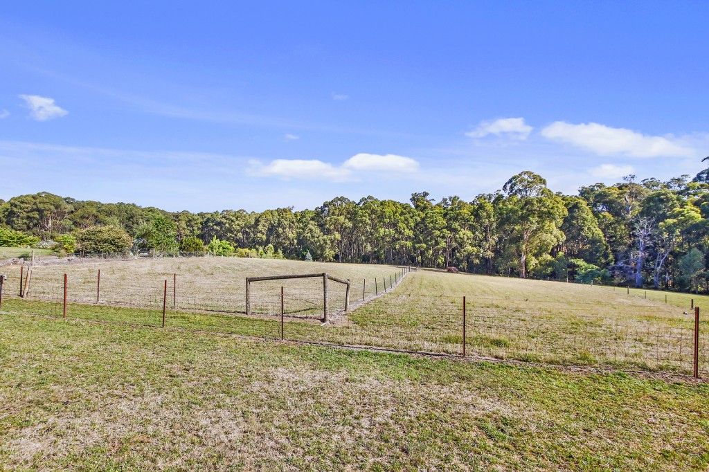 5 Kelly Court, Kinglake West VIC 3757, Image 2